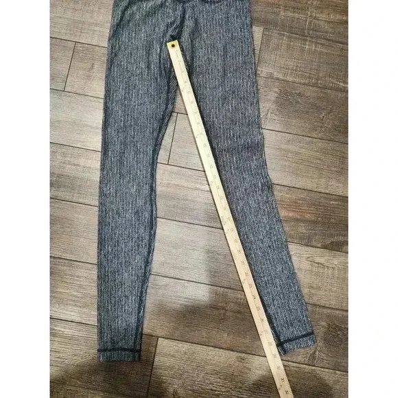 Lululemon Leggings Womens Size 4 Black And White - Picture 7 of 7